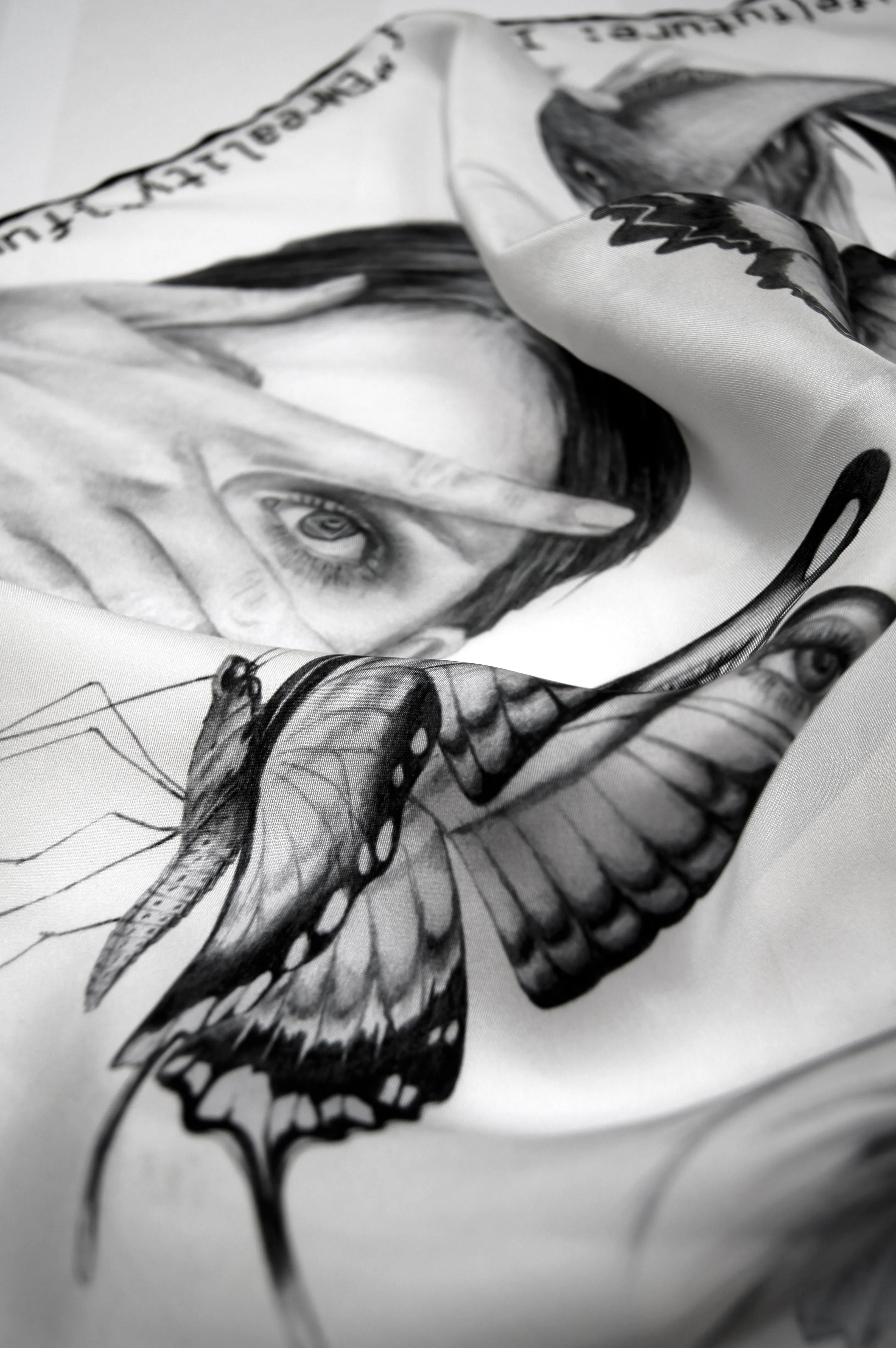 405Method not Allowed / White & Black Print Silk Scarf