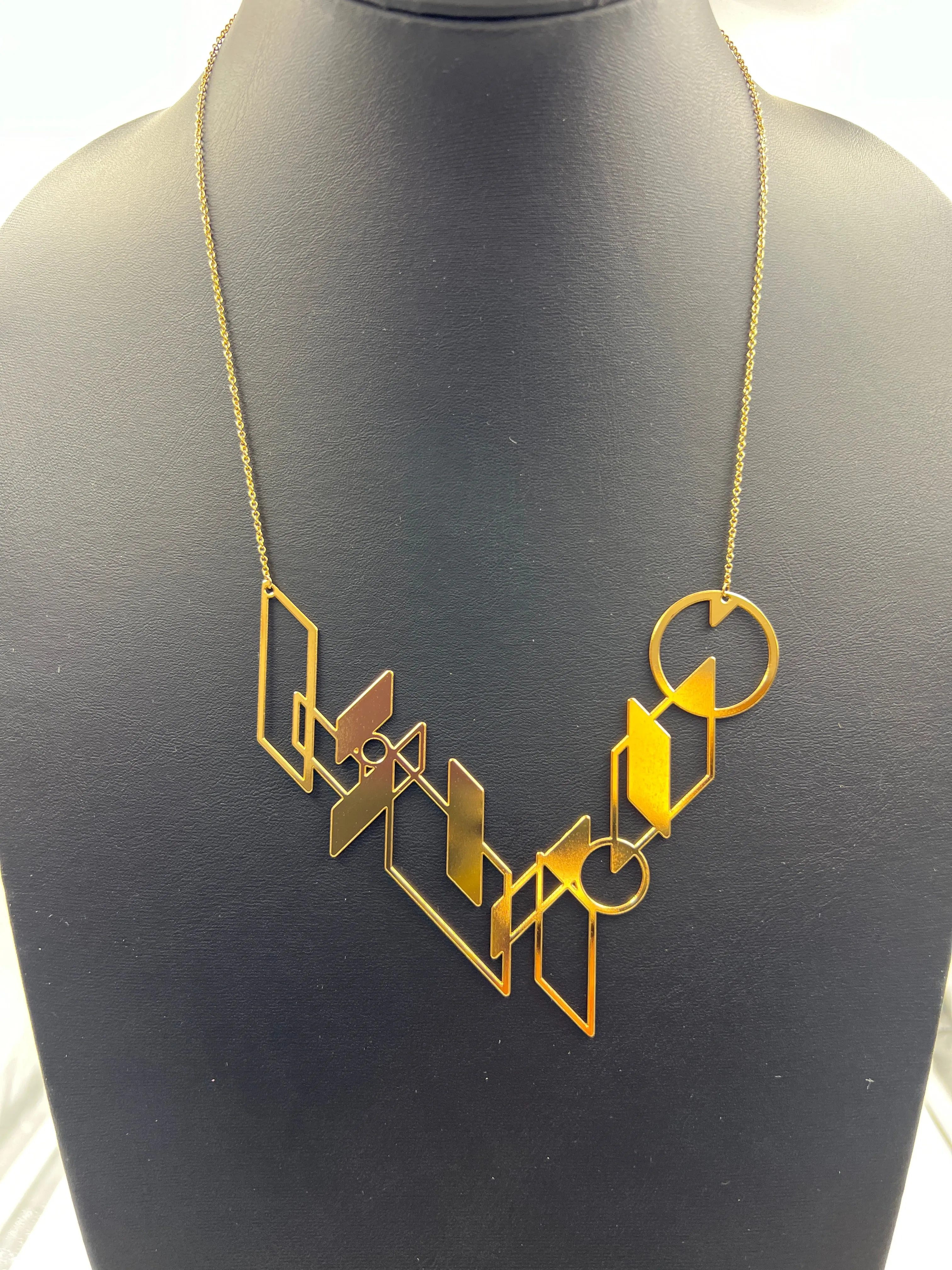 #6 necklace gold