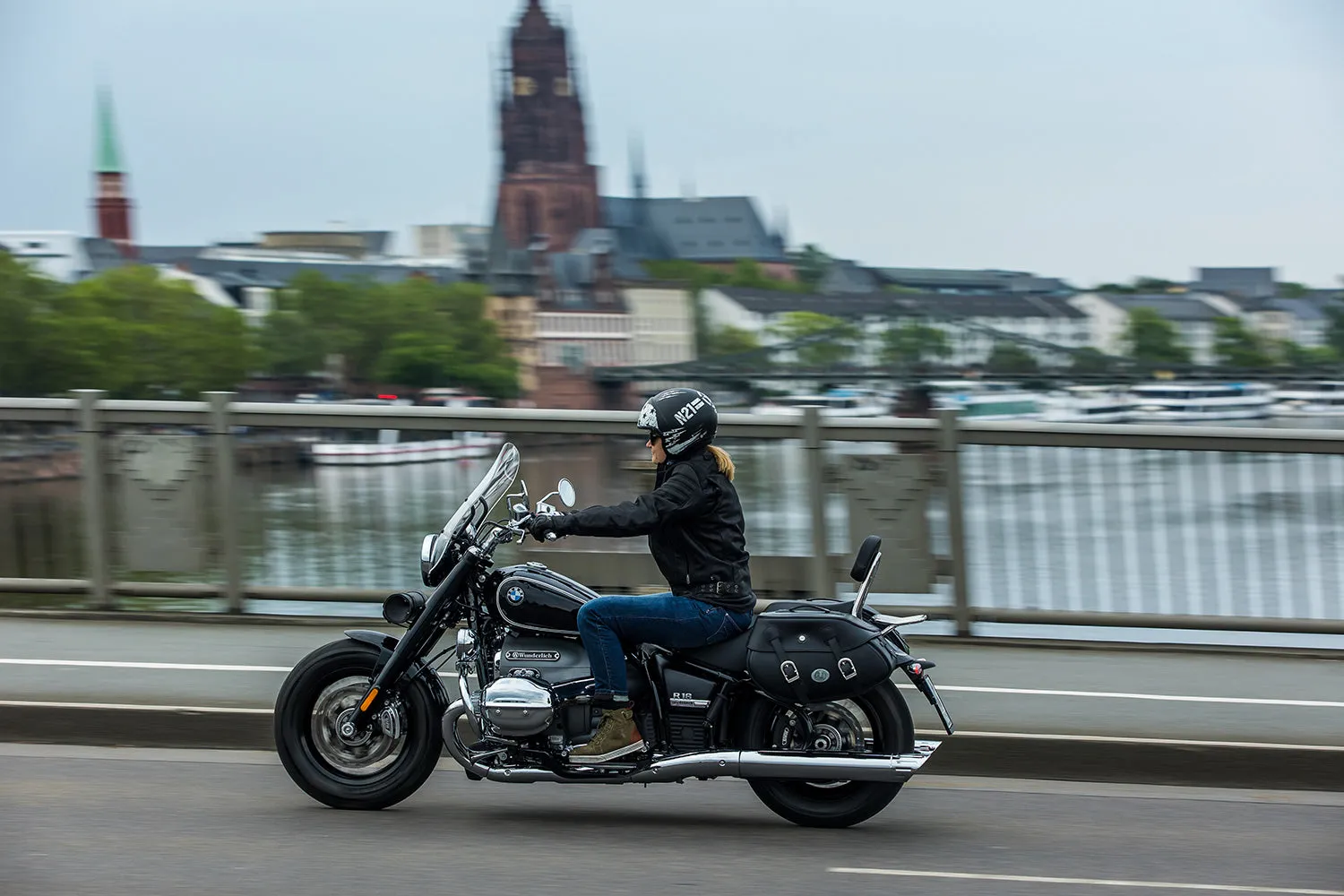 BMW R18 Ergonomics - Rear Luggage Rack