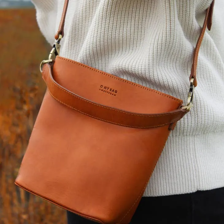 Bobbi Bucket Bag Midi Classic Leather