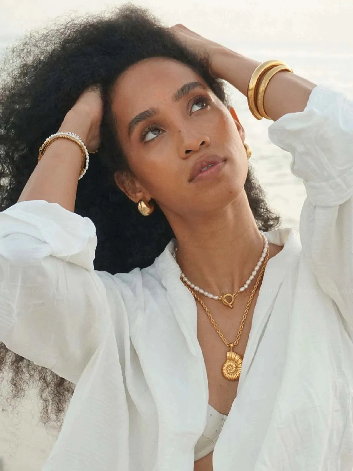 Eliana Oversized Shell Pendant Necklace ::RET