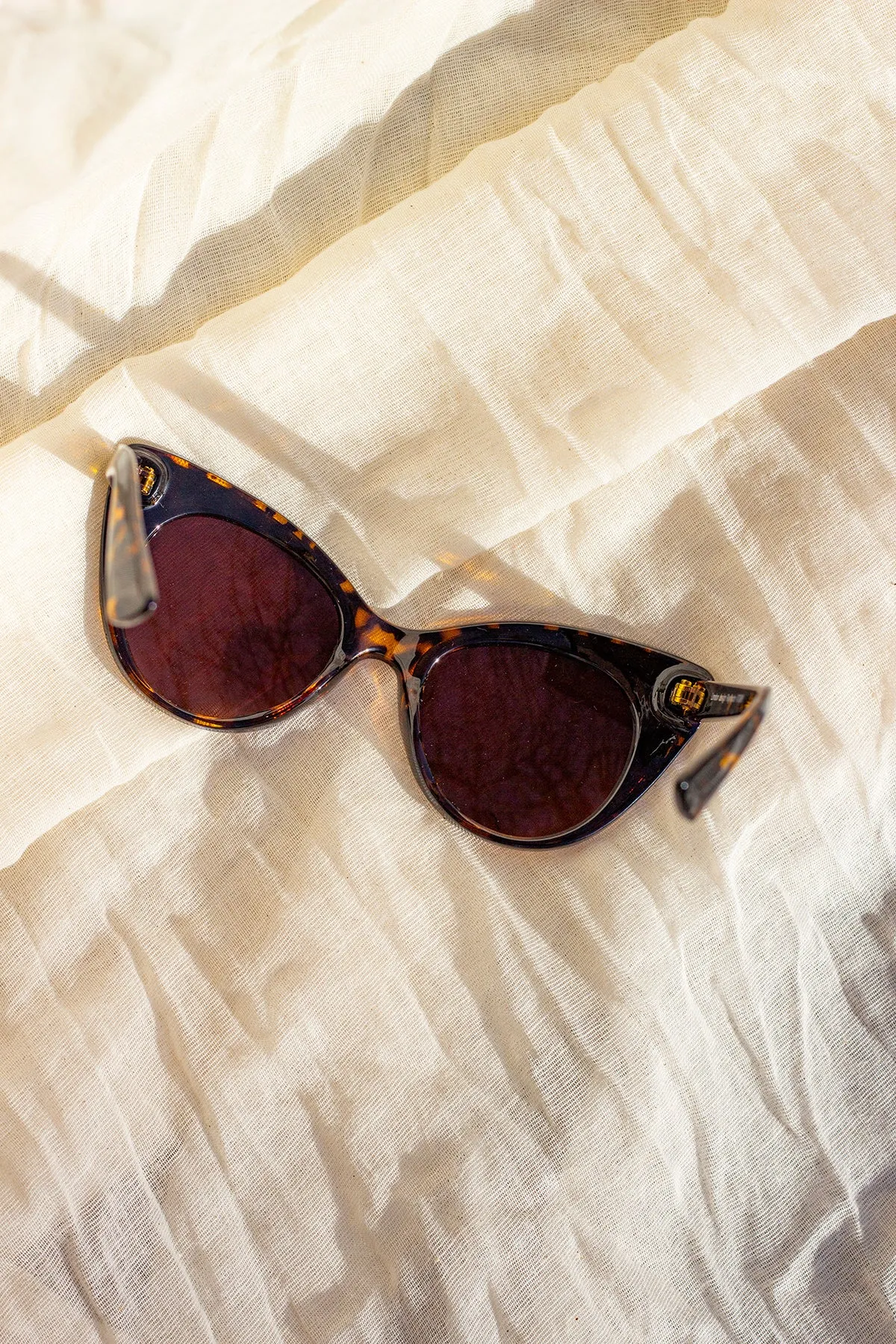 Exaggerated Front Lens Cat Eye Sunglasses