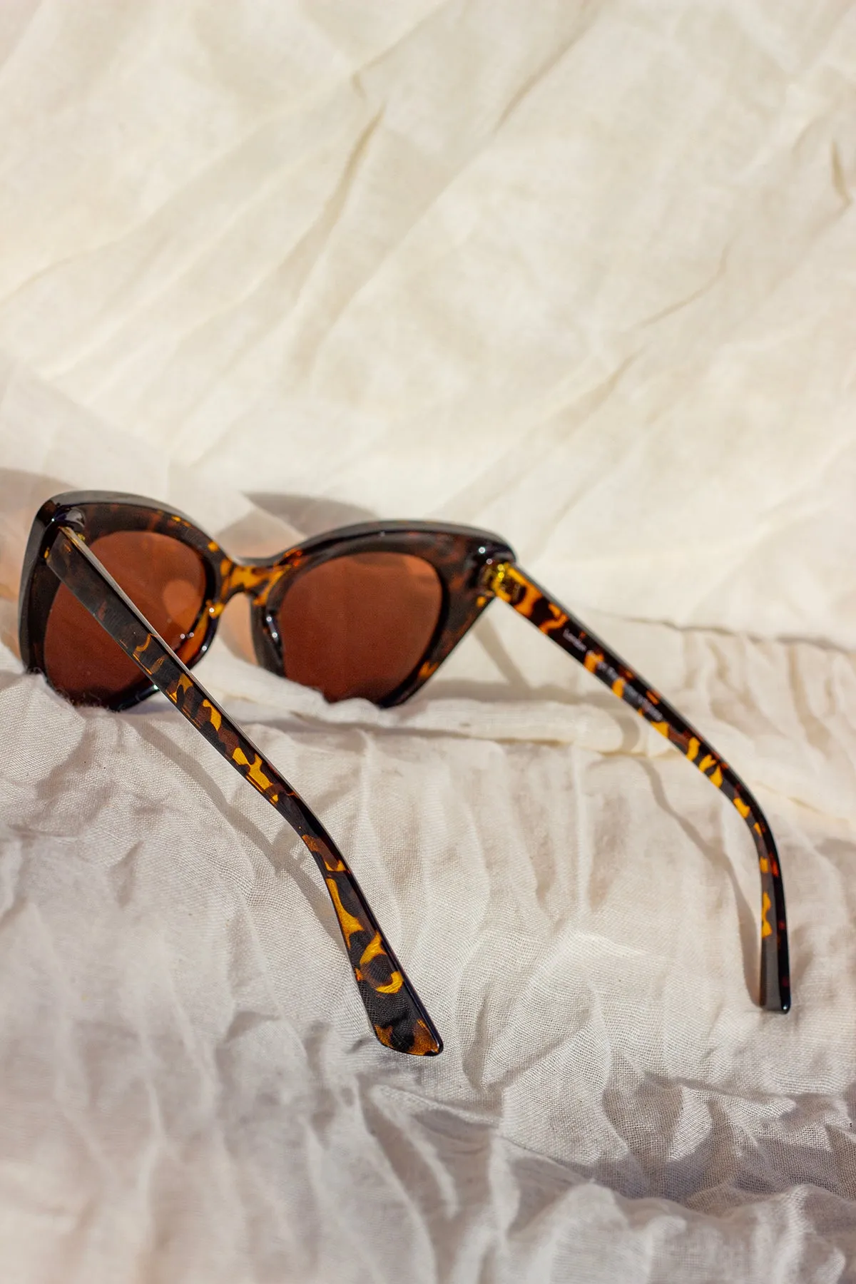 Exaggerated Front Lens Cat Eye Sunglasses