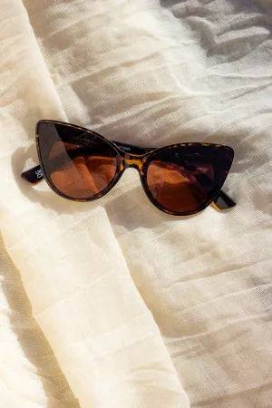 Exaggerated Front Lens Cat Eye Sunglasses