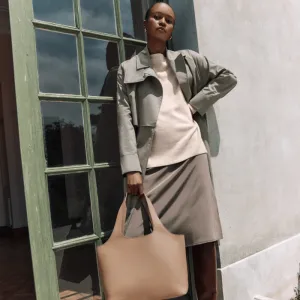 Flaunt your Confidence - The Ultimate Organizational Tote for Work and Travel