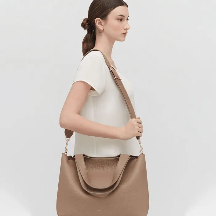 Flaunt your Confidence - The Ultimate Organizational Tote for Work and Travel