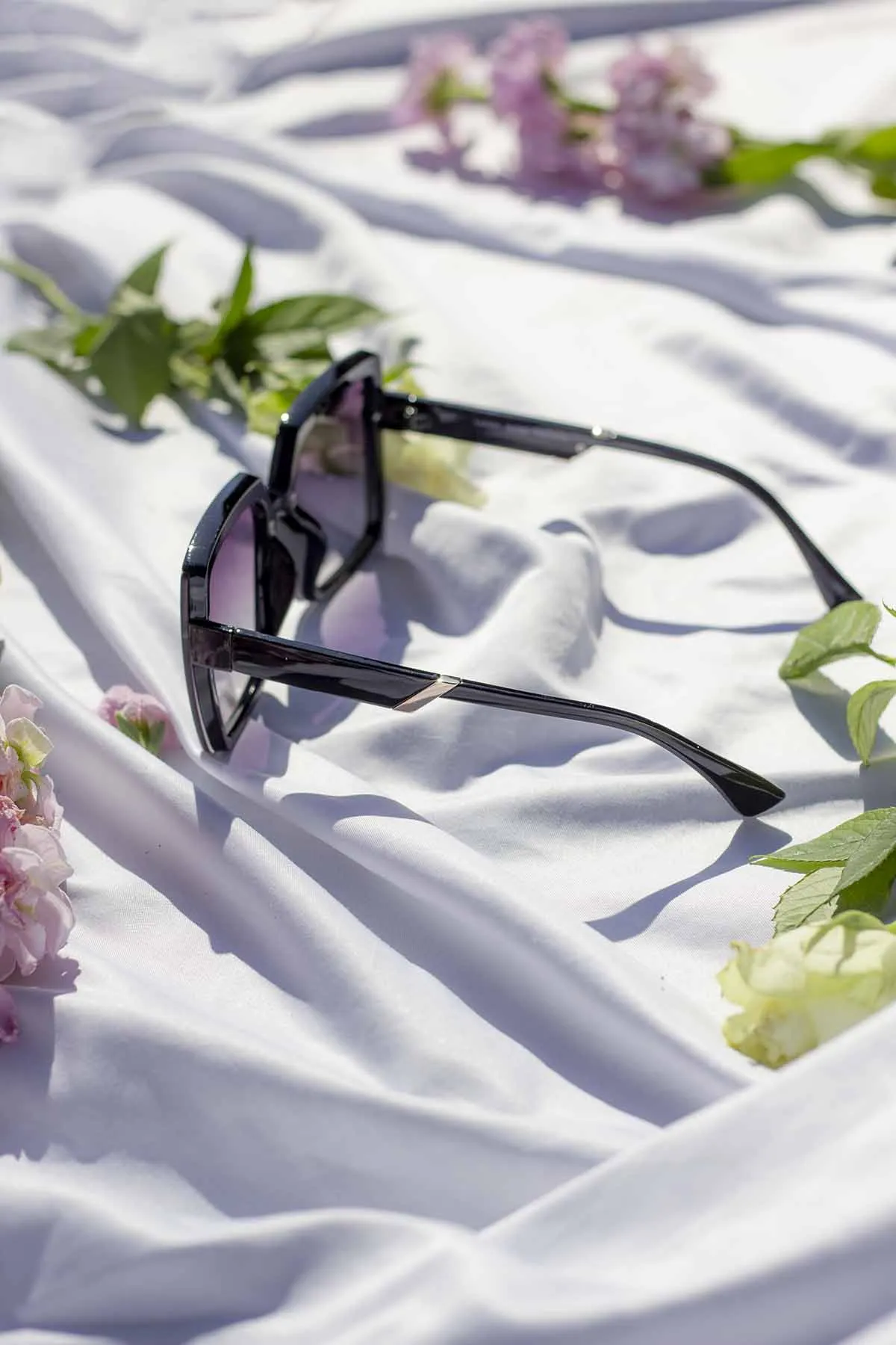 Front Lens Chunky Square Angled Sunglasses