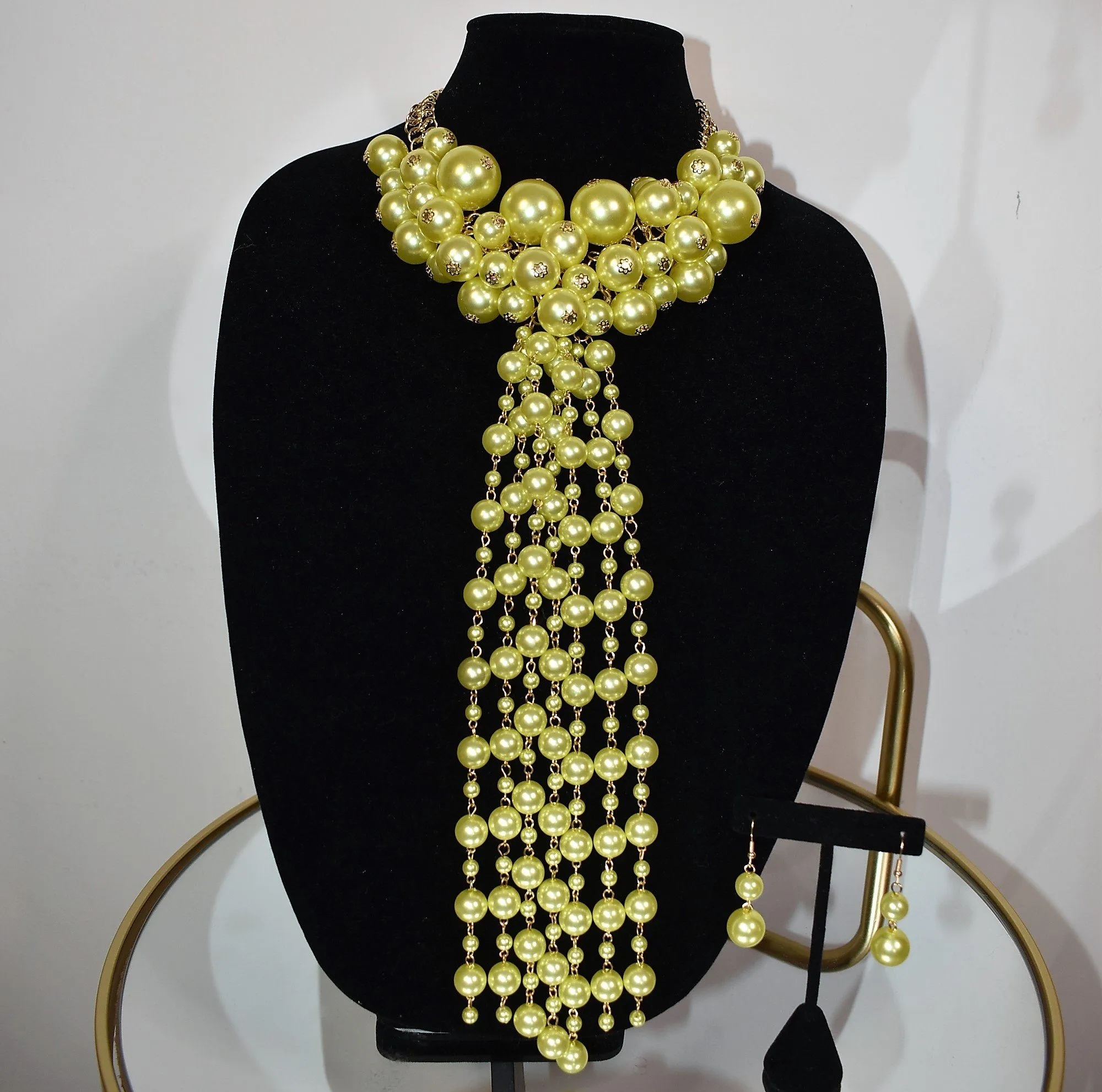 Her Pearl Tie Necklace