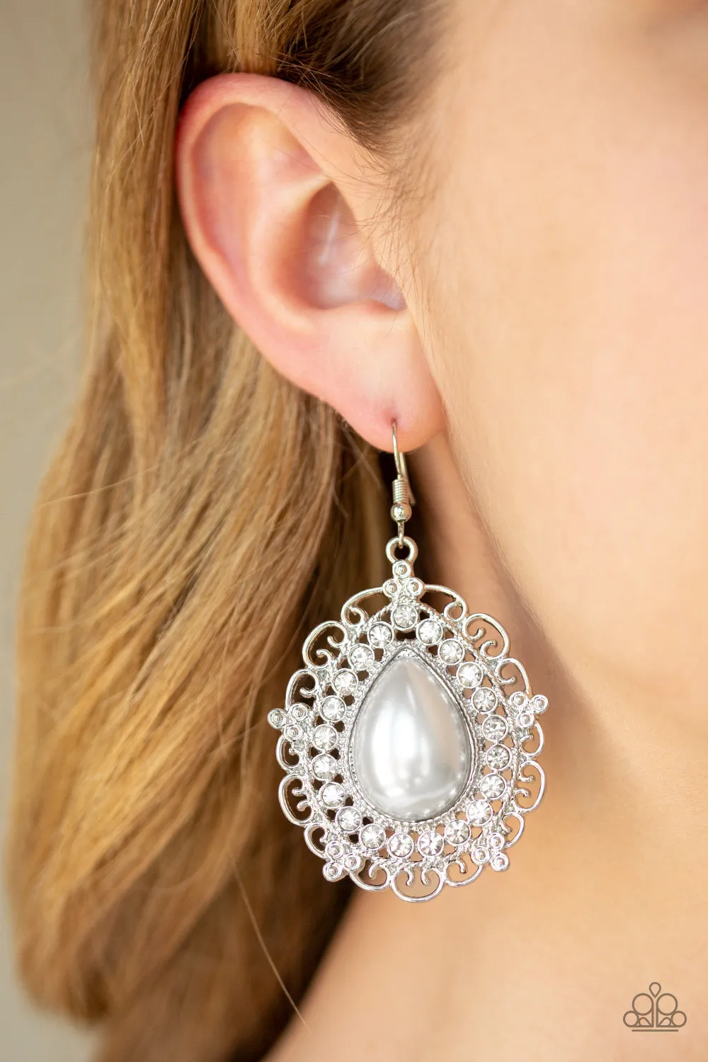 Incredibly Celebrity - White Paparazzi Accessories