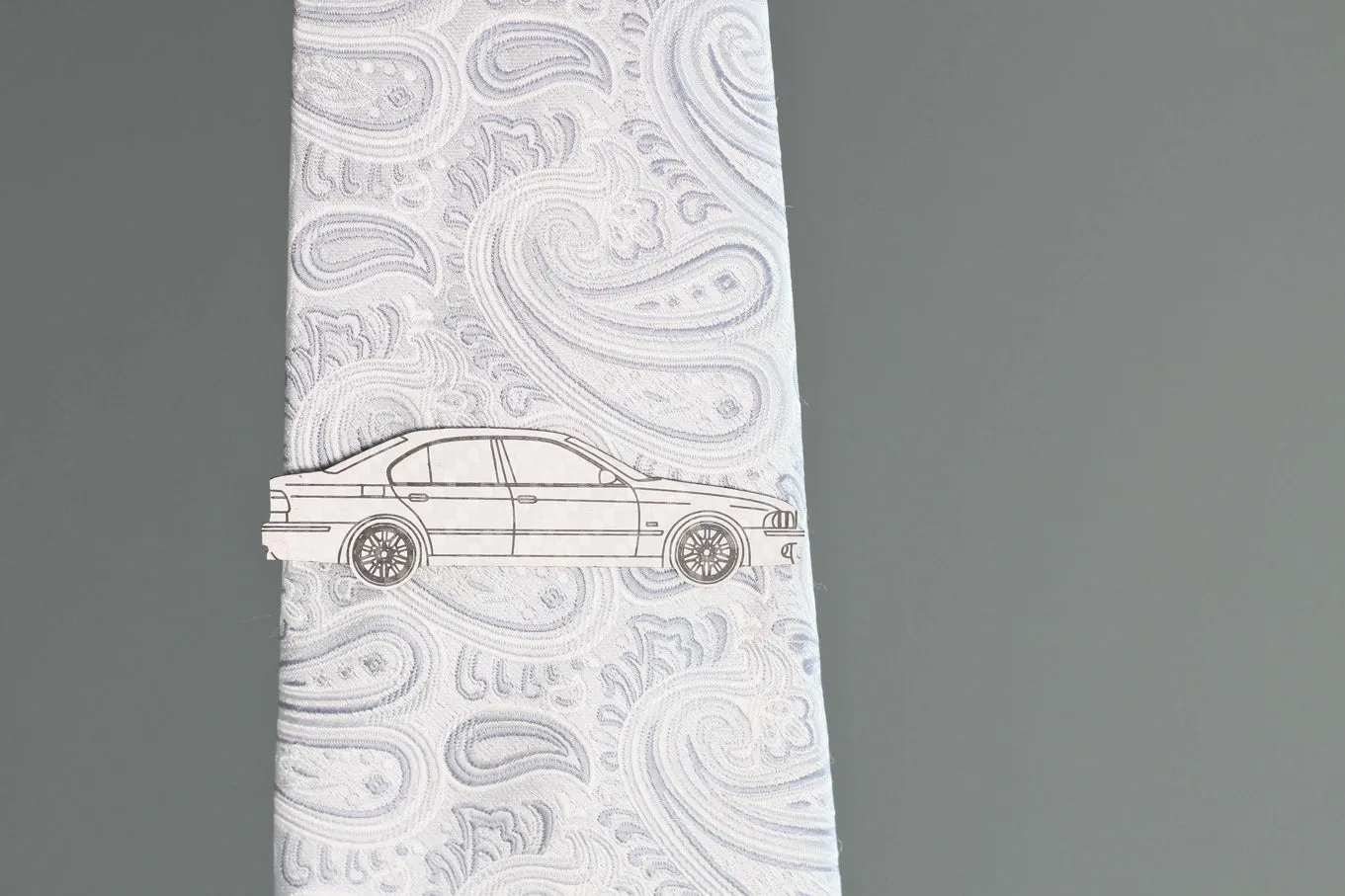 M5 (E39) - Carbon fiber tie clip
