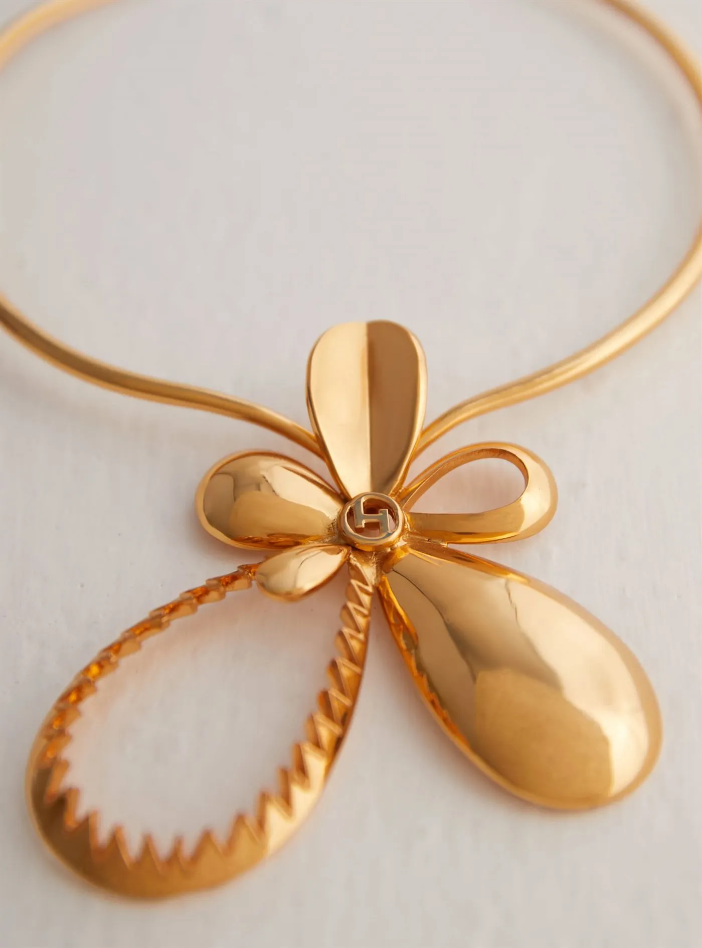 Outhouse   I   Oh Poppi Wall Street Tuberose Necklace Brass, Gold Accessories OHAW21NE031