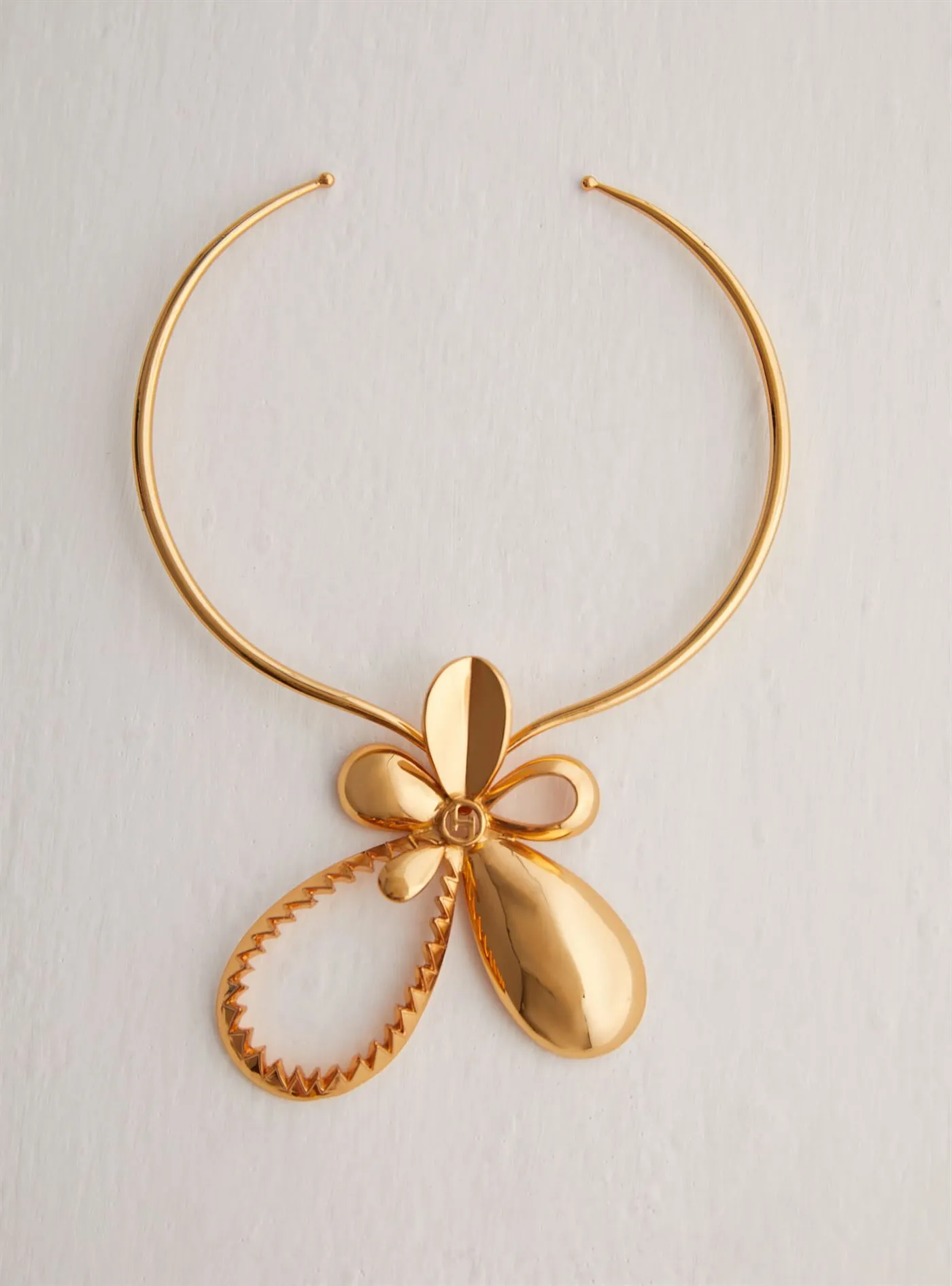 Outhouse   I   Oh Poppi Wall Street Tuberose Necklace Brass, Gold Accessories OHAW21NE031