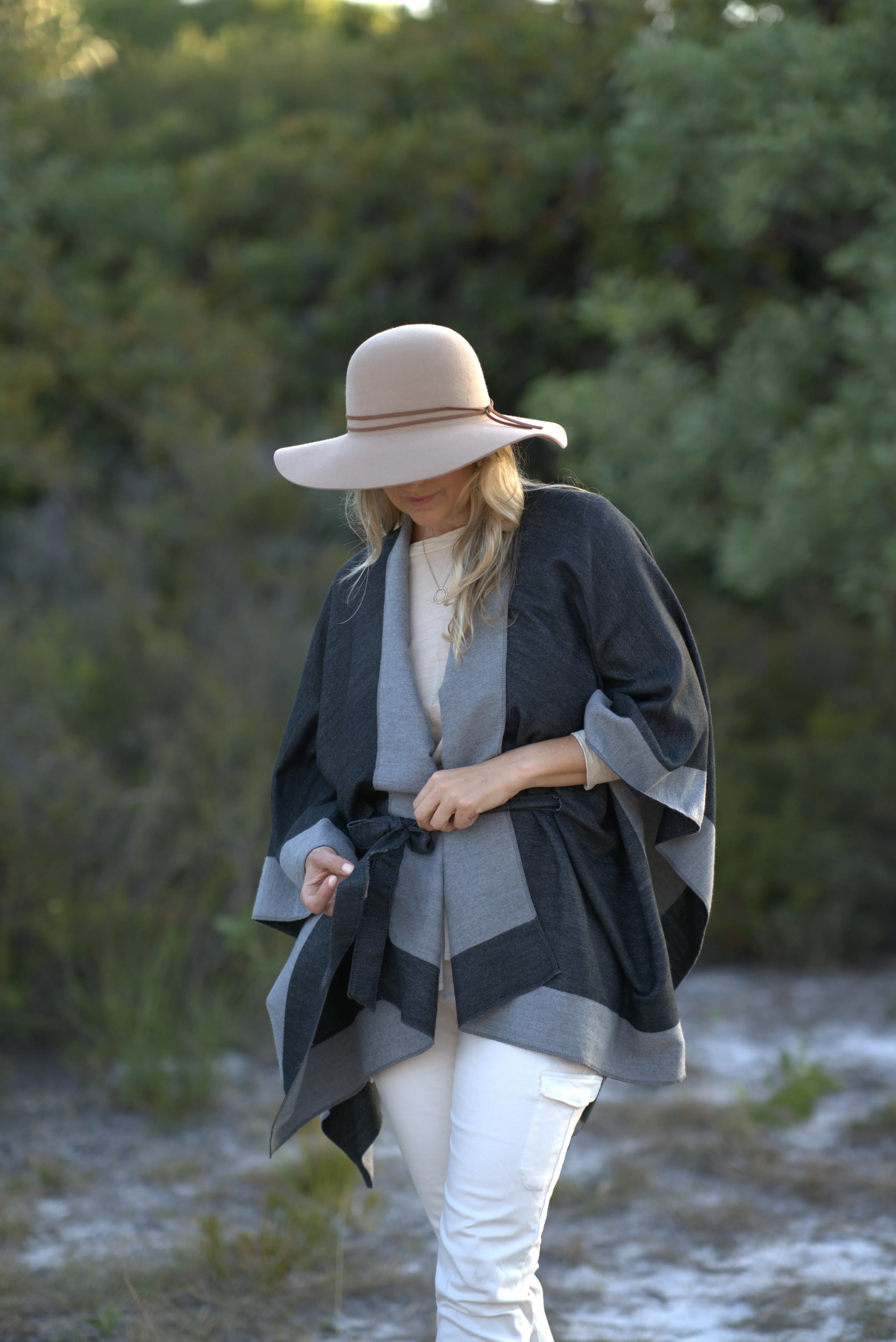 Reversible Tie Up Cape Charcoal/Grey