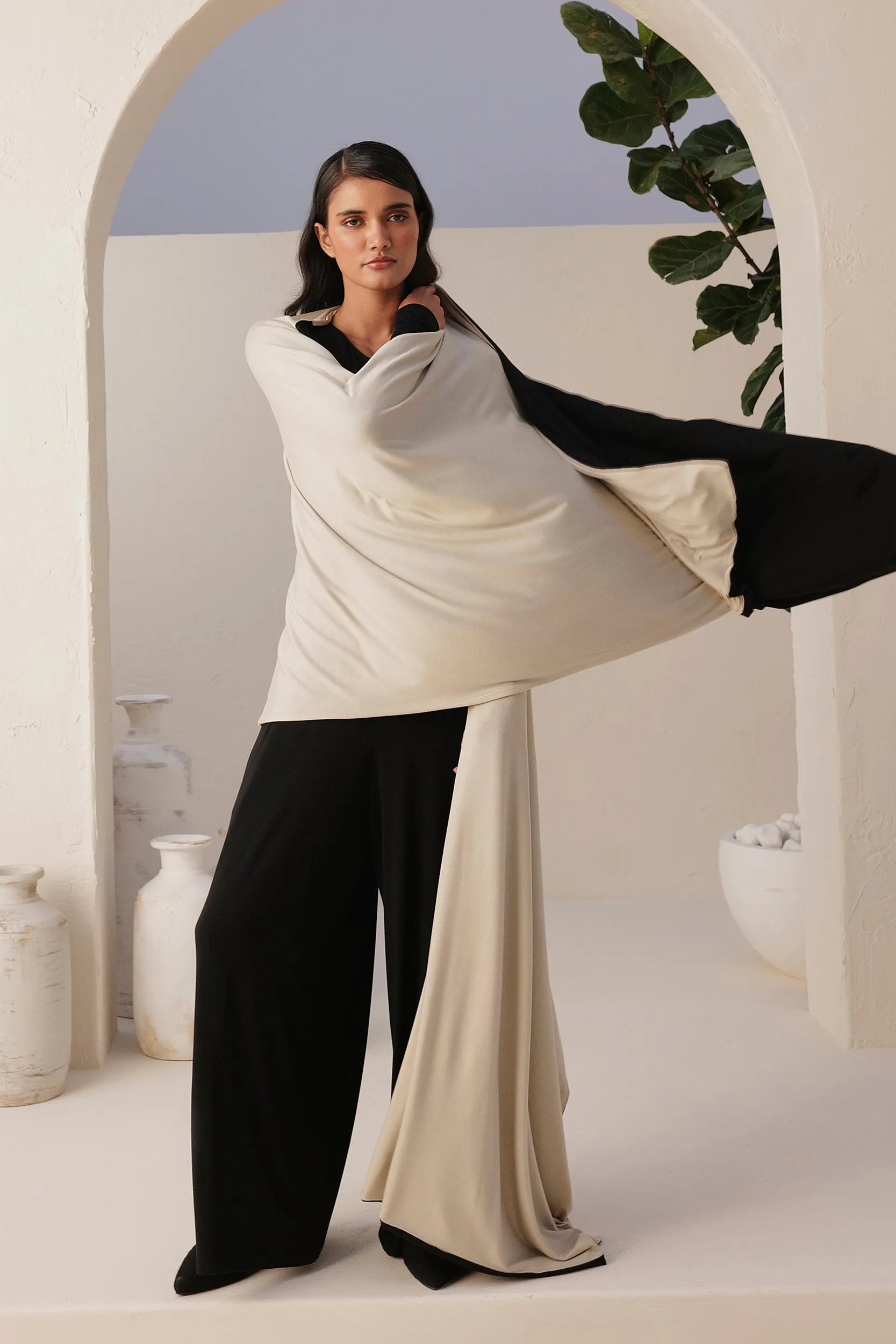Sand Skin Reversible Shawl (Black & Natural)