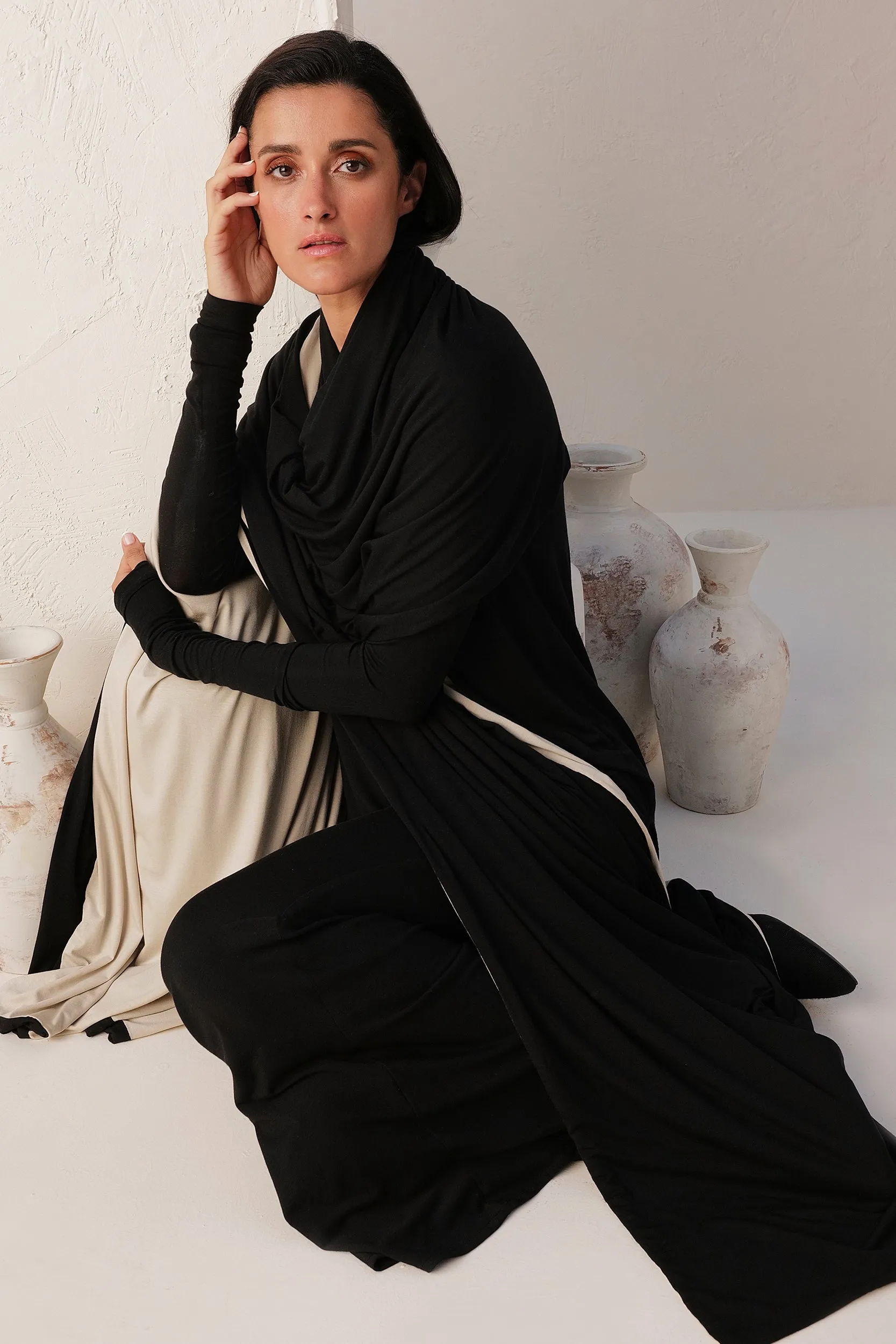 Sand Skin Reversible Shawl (Black & Natural)