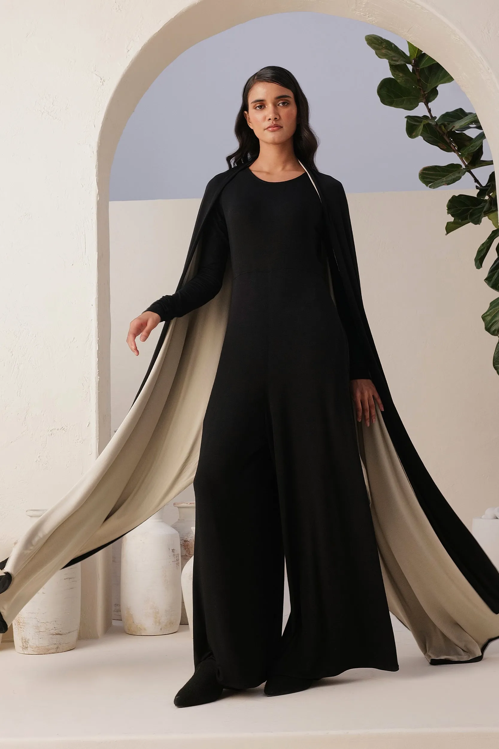Sand Skin Reversible Shawl (Black & Natural)