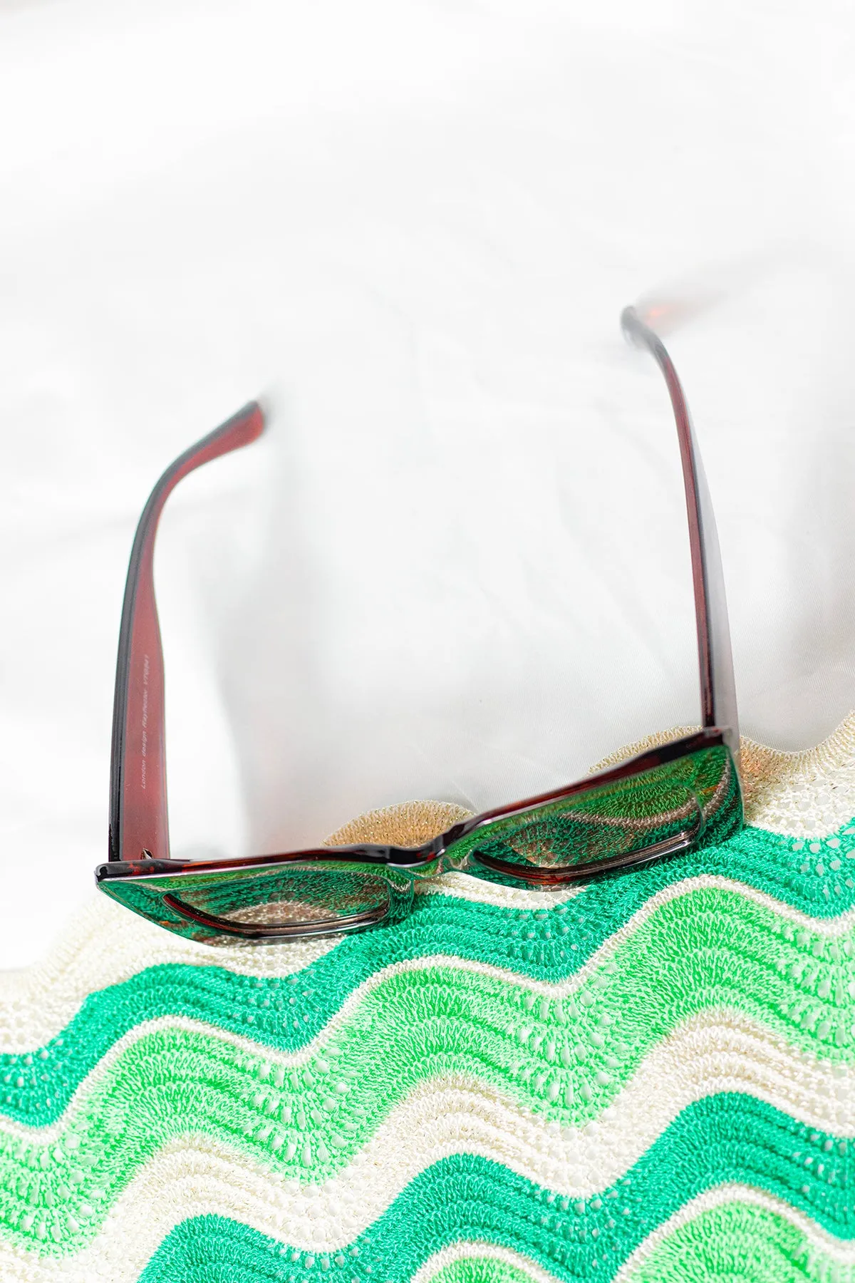 Thick Frame Angled Square Sunglasses