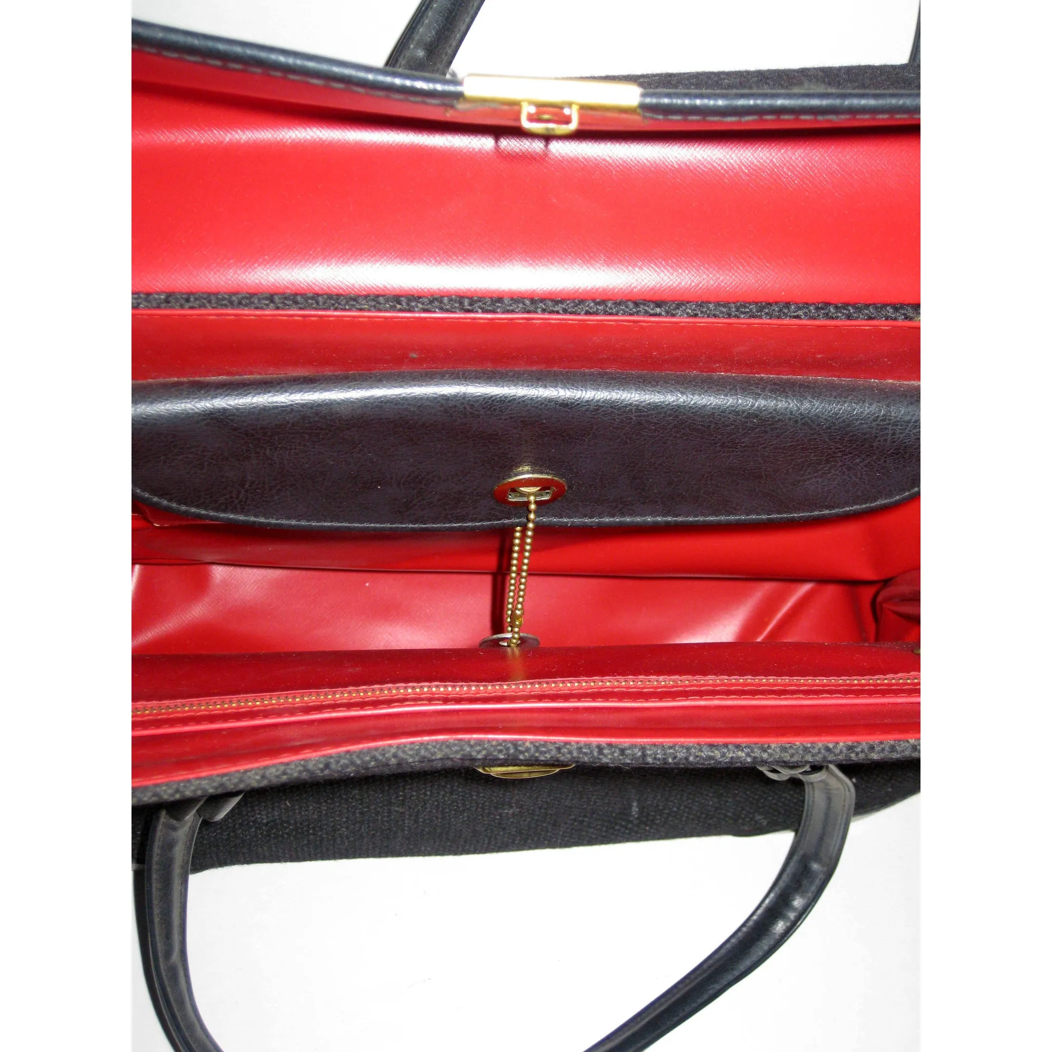 Vinyl Trimmed Lock Style Travelbag