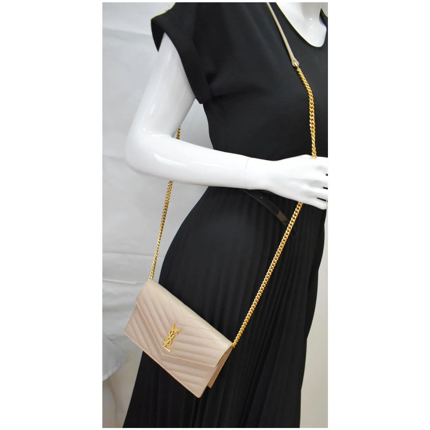 YVES SAINT LAURENT Matelasse Chevron Grain De Poudre Envelope Chain Wallet Beige