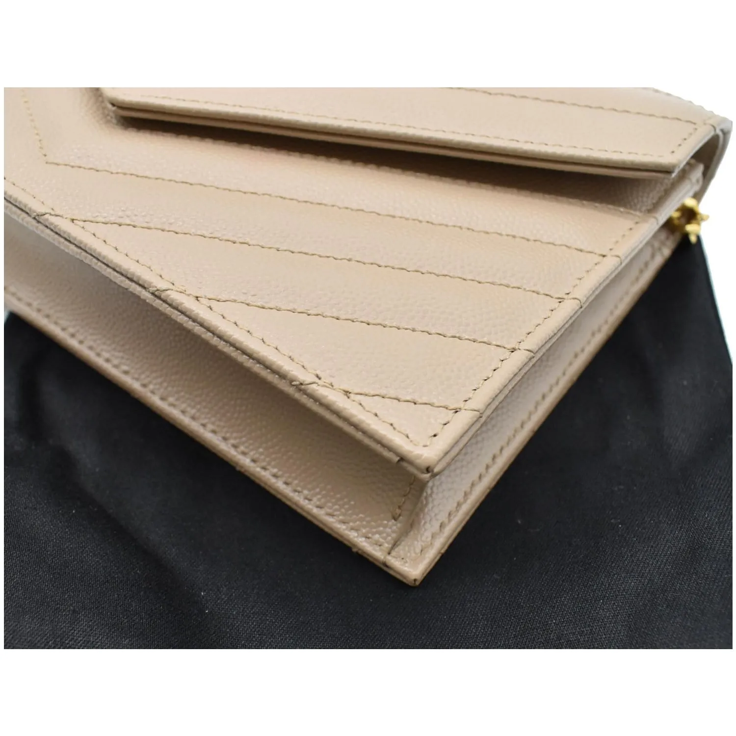 YVES SAINT LAURENT Matelasse Chevron Grain De Poudre Envelope Chain Wallet Beige